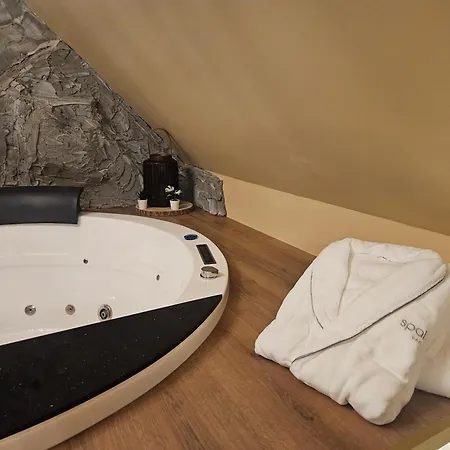 Le Chalet, Escapade & Jacuzzi Prive Proche Lille 아파트 *