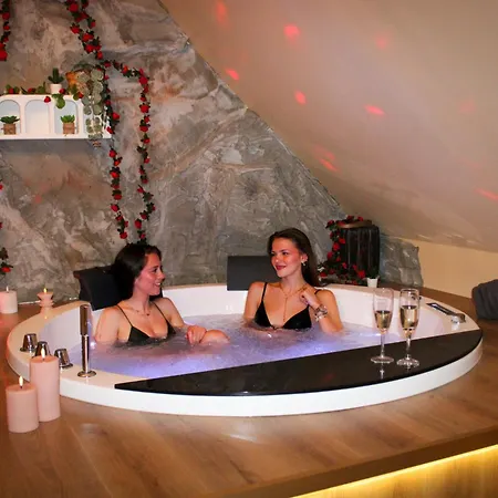 Le Chalet, Escapade & Jacuzzi Prive Proche Lille Apartamento Bassee