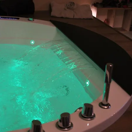 Le Chalet, Escapade & Jacuzzi Prive Proche Lille Apartamento